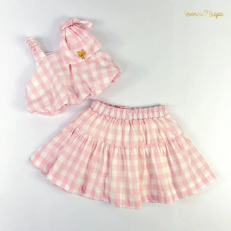 Conjunto-Infantil-Xadrez-Rosa-Anime.webp